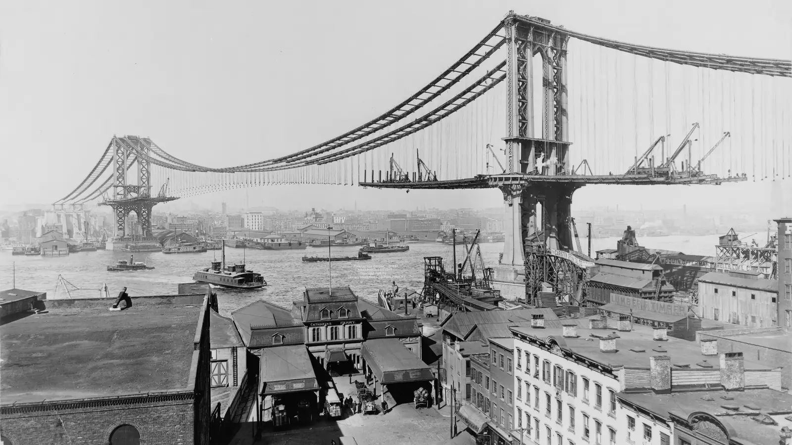 Black and white photograph of the Manhattan Bridge under construction in 1909